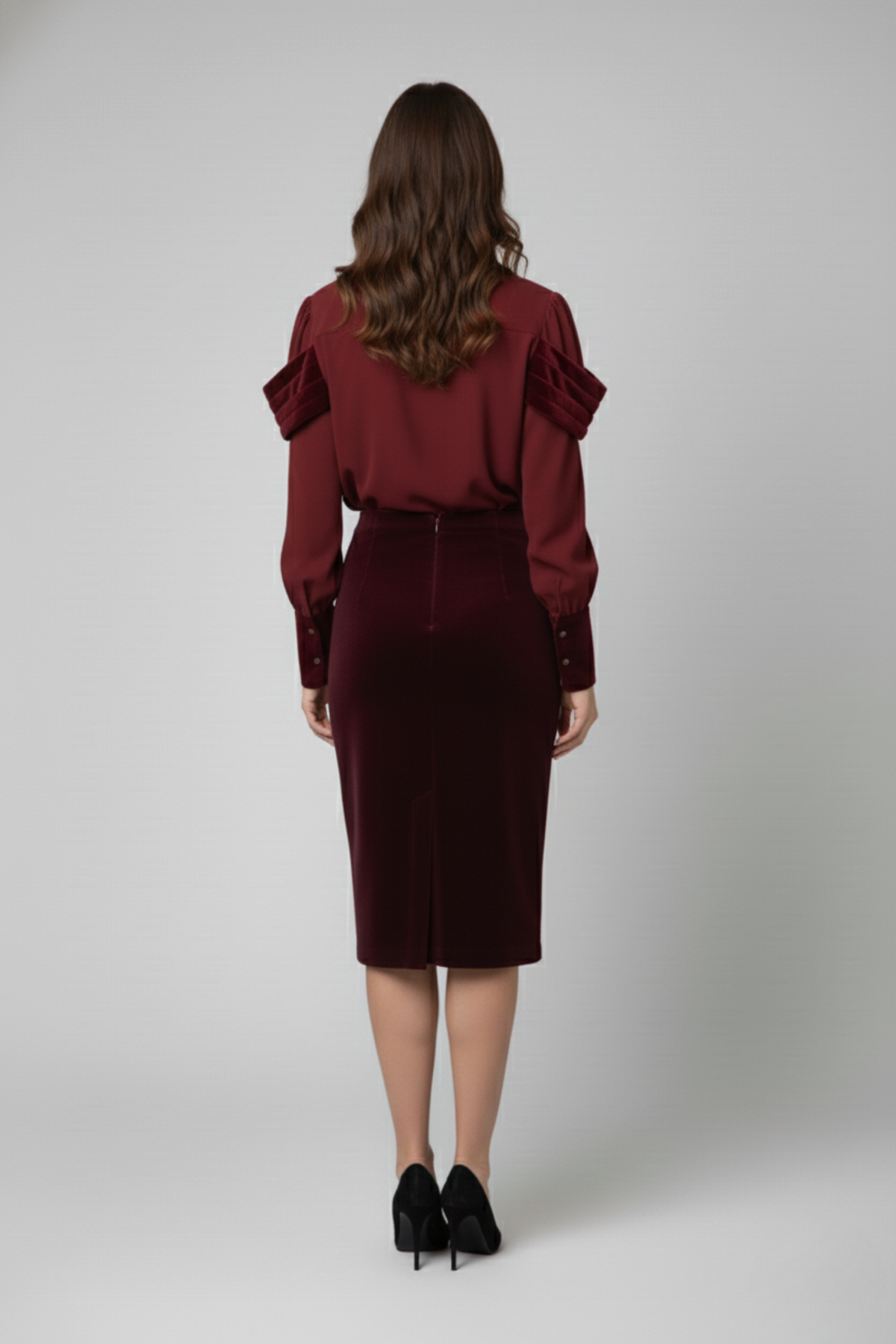 Blusa Ancla de gasa color burdeos con detalles en terciopelo, vista trasera elegante | Claudia Bertolero