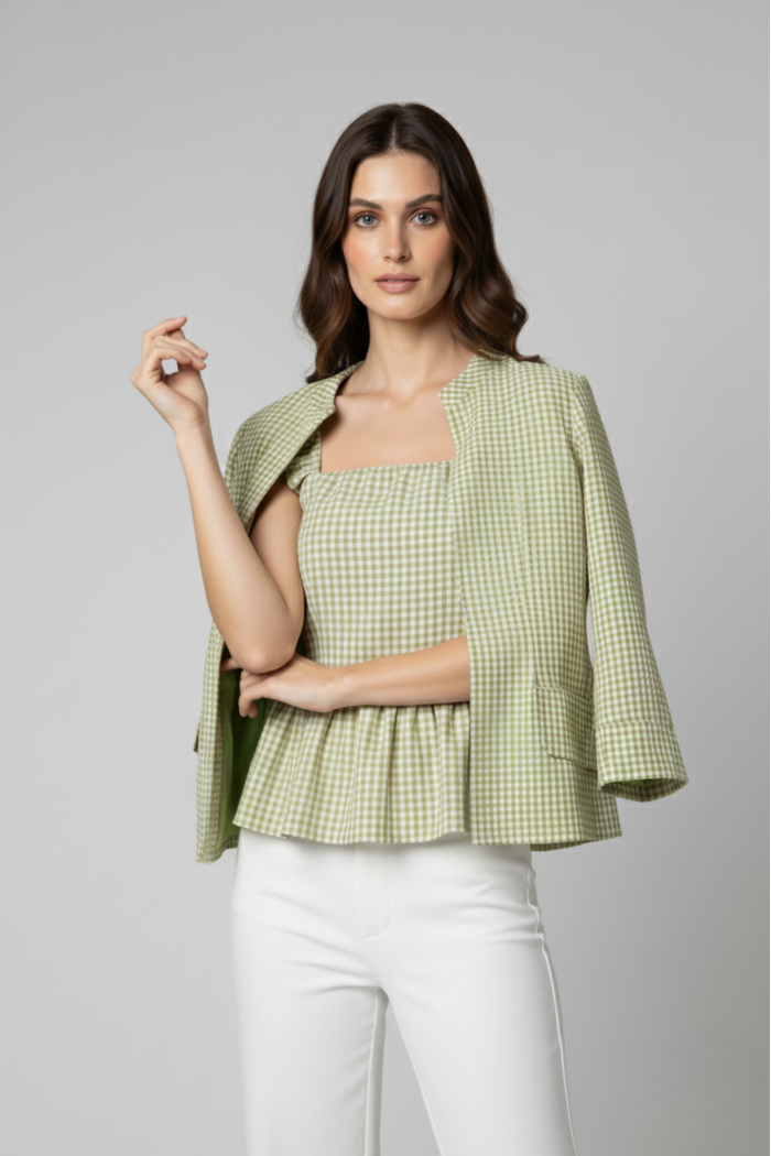 Saco Mamacona de algodón vichy verde con cuello Neru combinado con top Mamacona peplum | Claudia Bertolero
