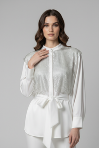 Blusa Stella de seda blanca con panel de strass y cinturón a juego | Claudia Bertolero