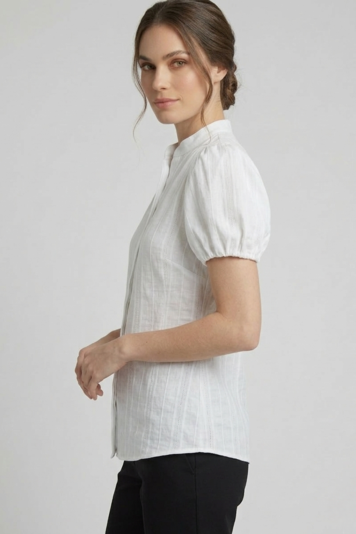Minimalismo con carácter
Mangas globo que elevan tu look