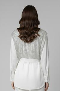 Detalle posterior de blusa Stella de seda con malla de strass brillante| Claudia Bertolero