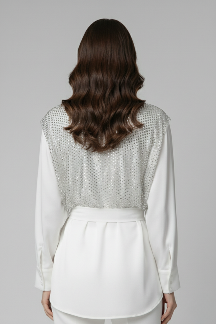 Detalle posterior de blusa Stella de seda con malla de strass brillante| Claudia Bertolero