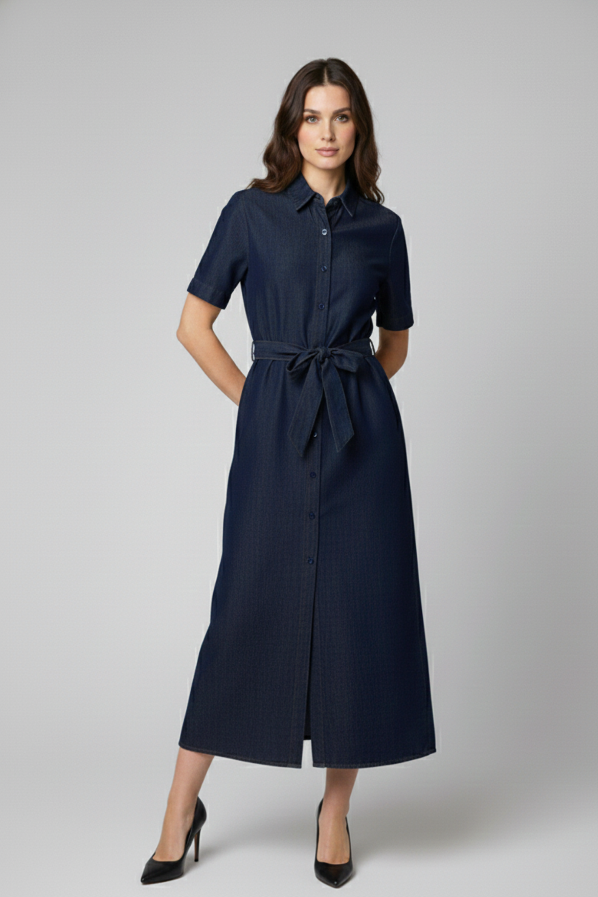 Vestido Campo de denim azul oscuro con diseño camisero, botones frontales y cinturón en la cintura | Claudia Bertolero