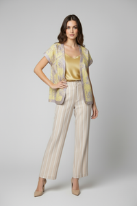 Pantalón Kimono en lino beige con rayas blancas y lurex dorado, corte recto y silueta elegante, vista frontal | Claudia Bertolero