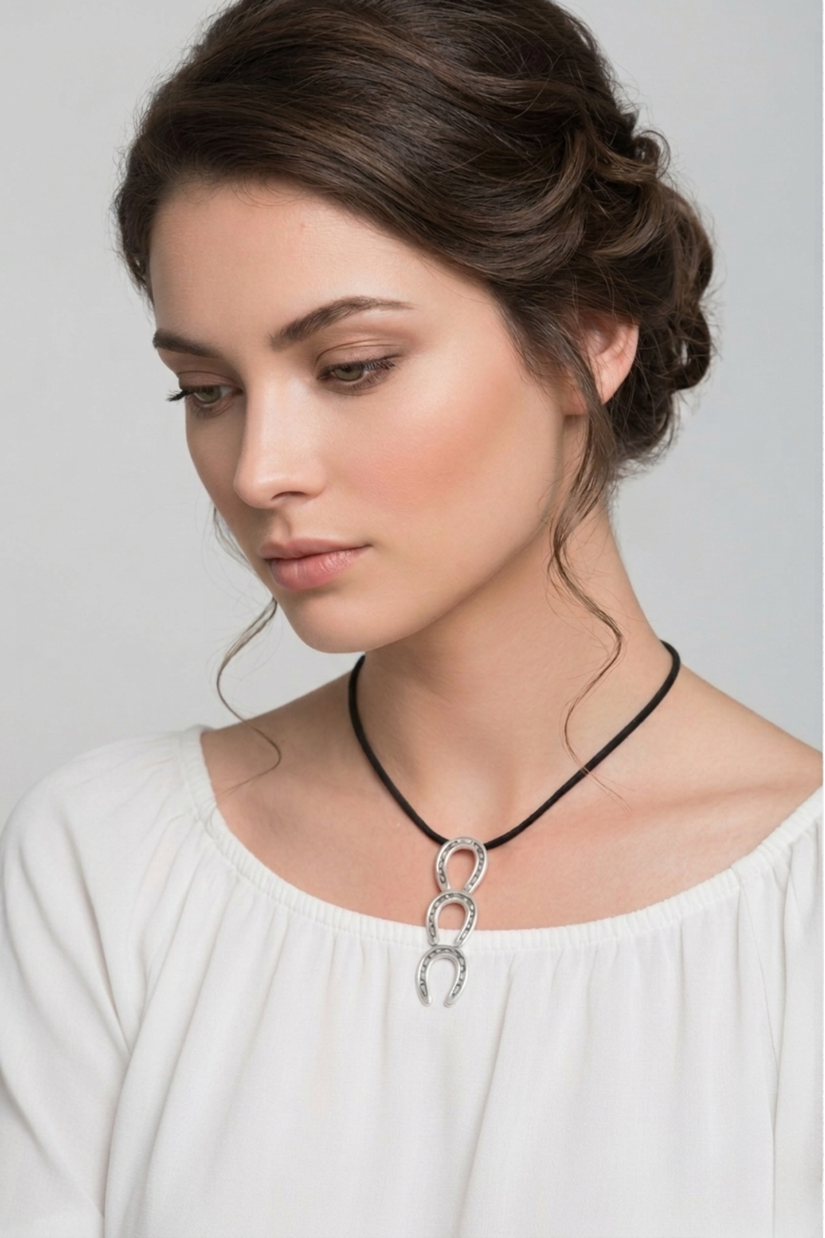 Collar herraje de plata 950 con tiras de cuero negro estilo ecuestre elegante | Claudia Bertolero