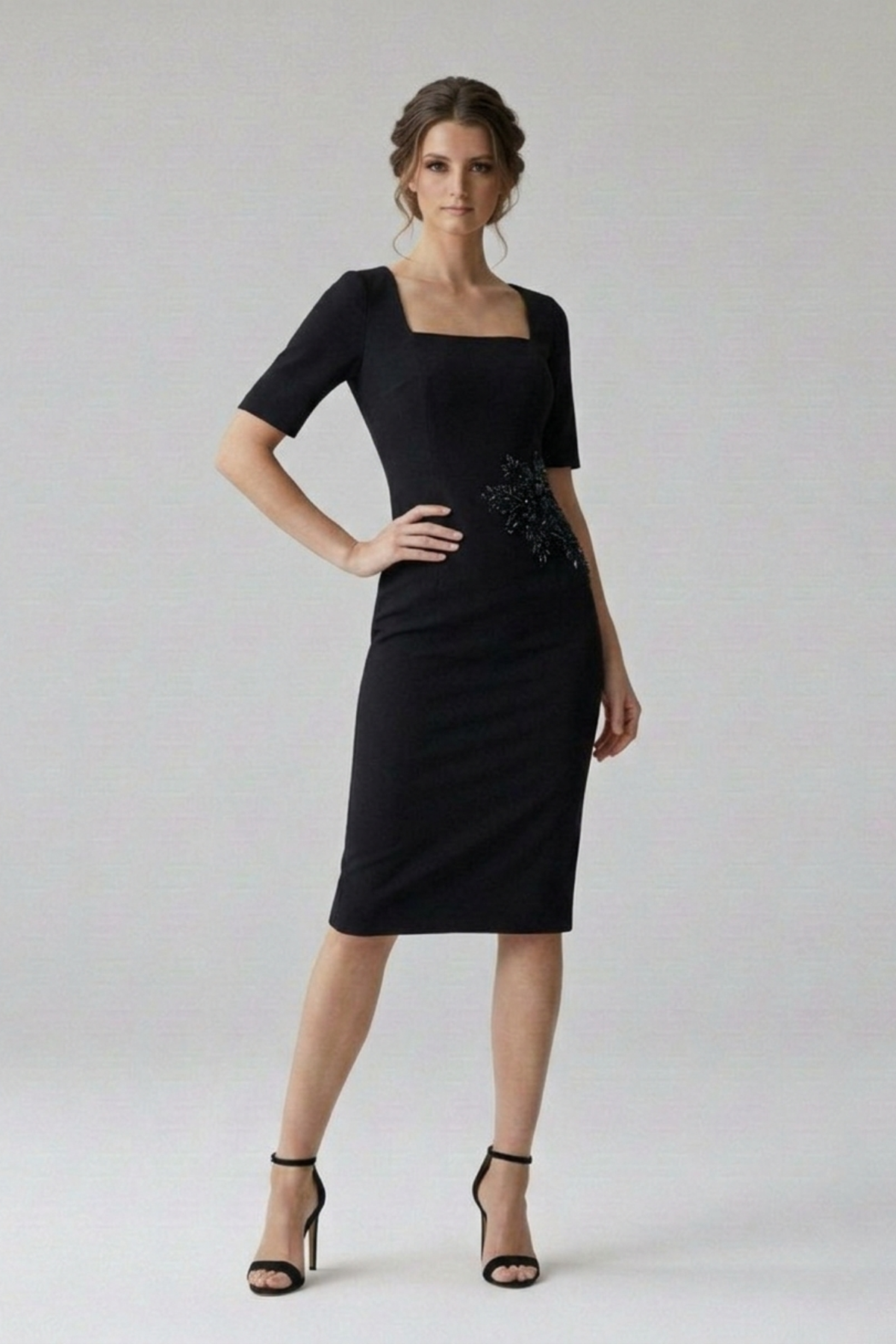 Vestido Daniela negro midi en drill stretch con escote cuadrado y aplicación de encaje en la cintura | Claudia Bertolero