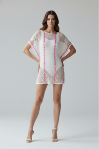Salida de baño Bertolero en crochet blanco con detalles rosa, vista frontal | Claudia Bertolero