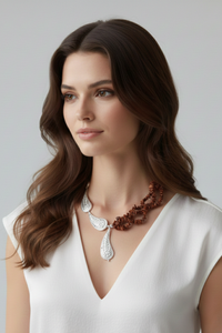 Collar laurel de plata 950 con placas grabadas y piedras naturales | Claudia Bertolero
