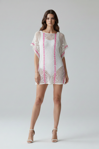 Salida de baño Bertolero en crochet blanco con detalles rosa, look completo frontal | Claudia Bertolero