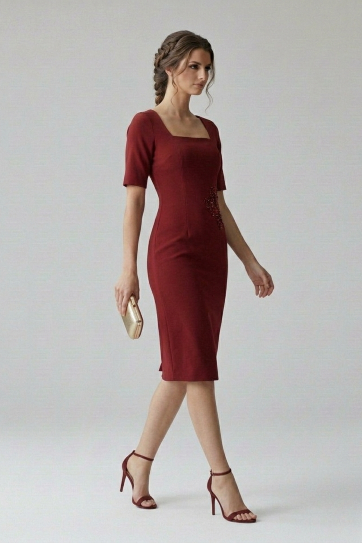 Vestido Daniela rojo midi en drill stretch con escote cuadrado y silueta entallada | Claudia Bertolero