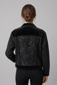 Chaqueta negra con encaje español y botones bordados a mano estilo sofisticado | Casaca Fortuna Claudia Bertolero