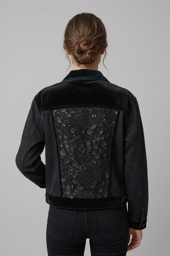 Chaqueta negra con encaje español y botones bordados a mano estilo sofisticado | Casaca Fortuna Claudia Bertolero