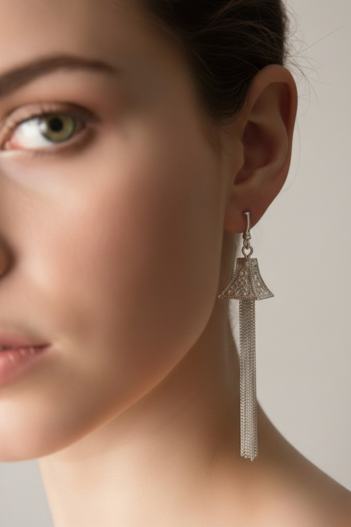 Aretes de plata 950 inspirados en estribo peruano con caída elegante de cadenas | Claudia Bertolero