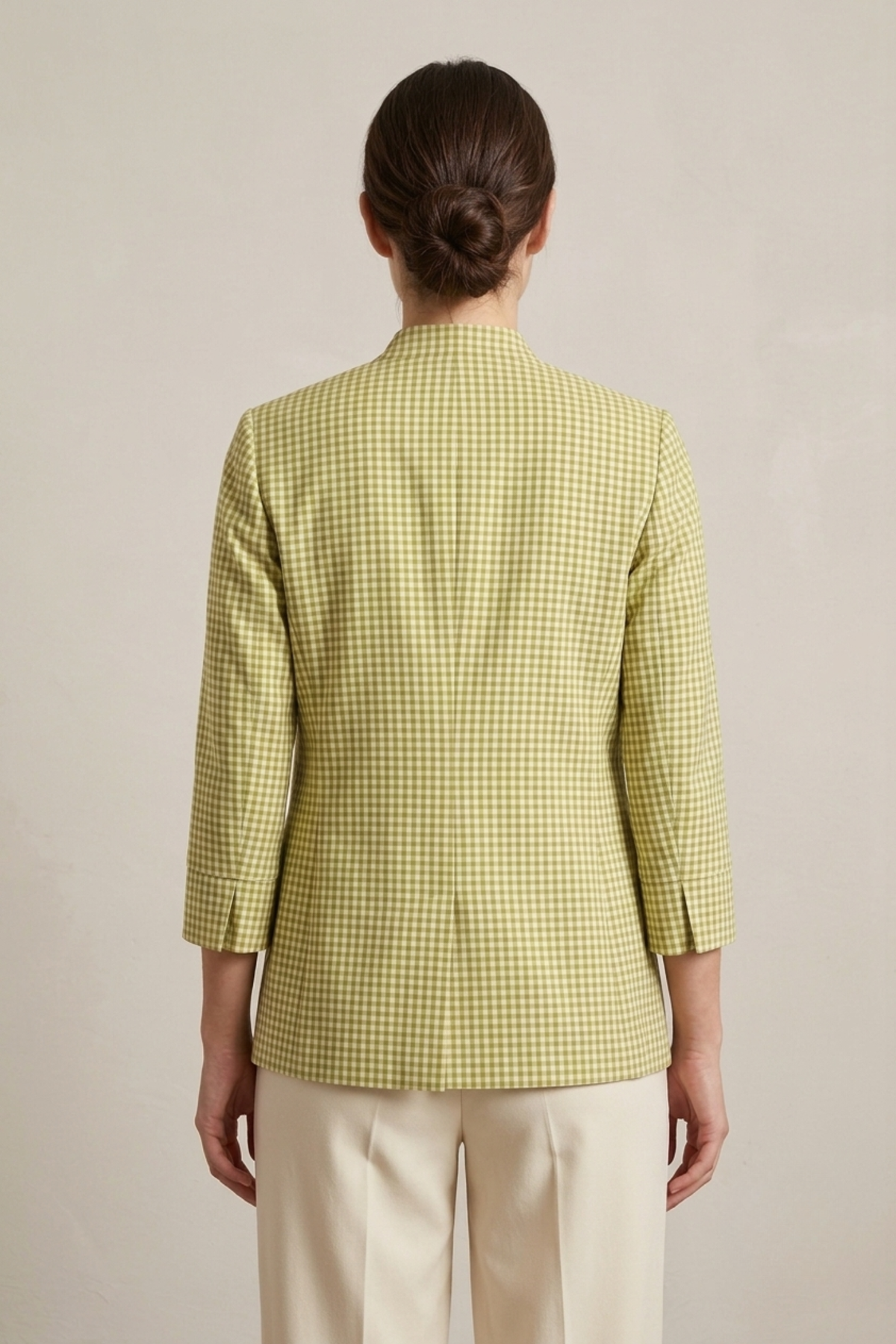Saco Mamacona de algodón con estampado vichy verde y mangas tres cuartos vista trasera | Claudia Bertolero