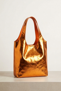 Bolso Milán color naranja metálico de Claudia Bertolero elaborado en cuero de res con diseño amplio para llevar al hombro | Claudia Bertolero