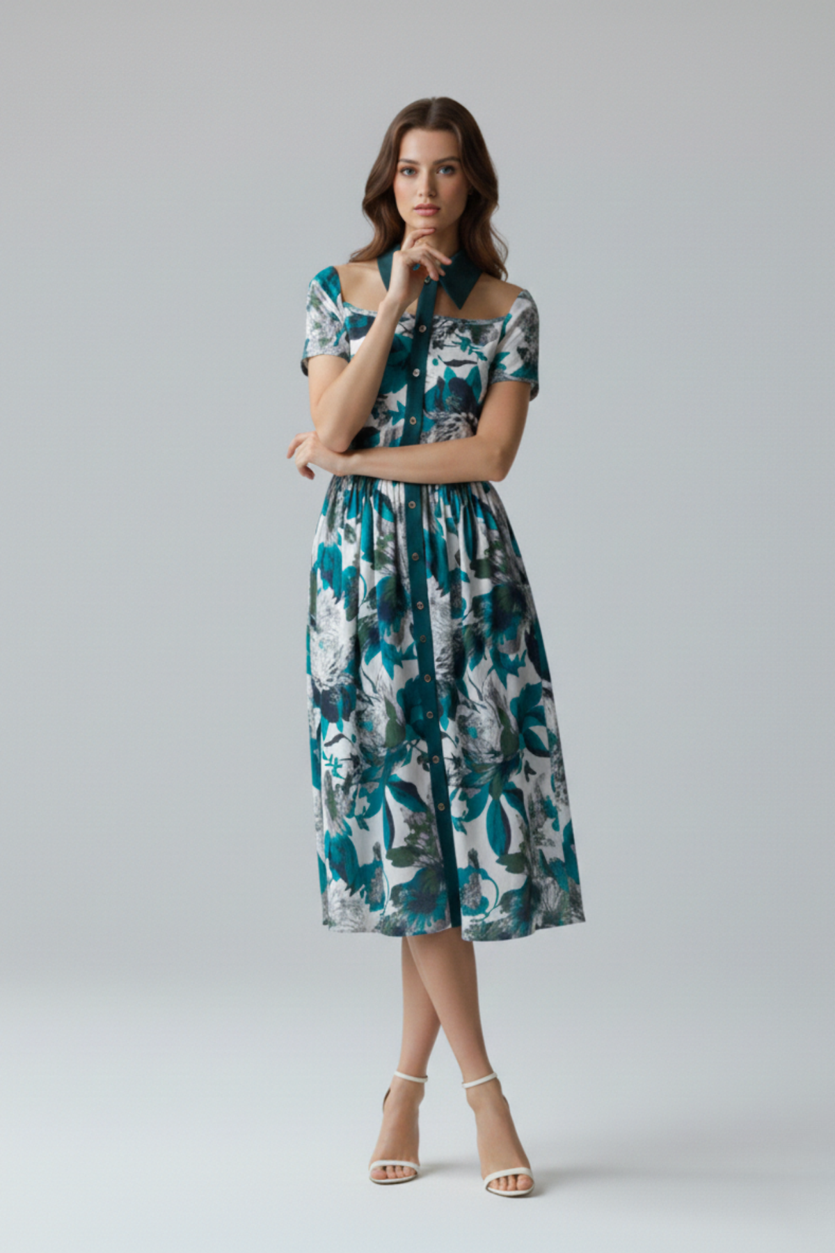 Vestido Pizarro de seda con estampado floral verde, cuello camisero y botonadura frontal | Claudia Bertolero