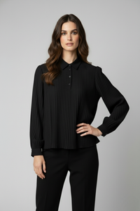 Detalle de la blusa Claude con plisado vertical y cuello camisero | Claudia Bertolero