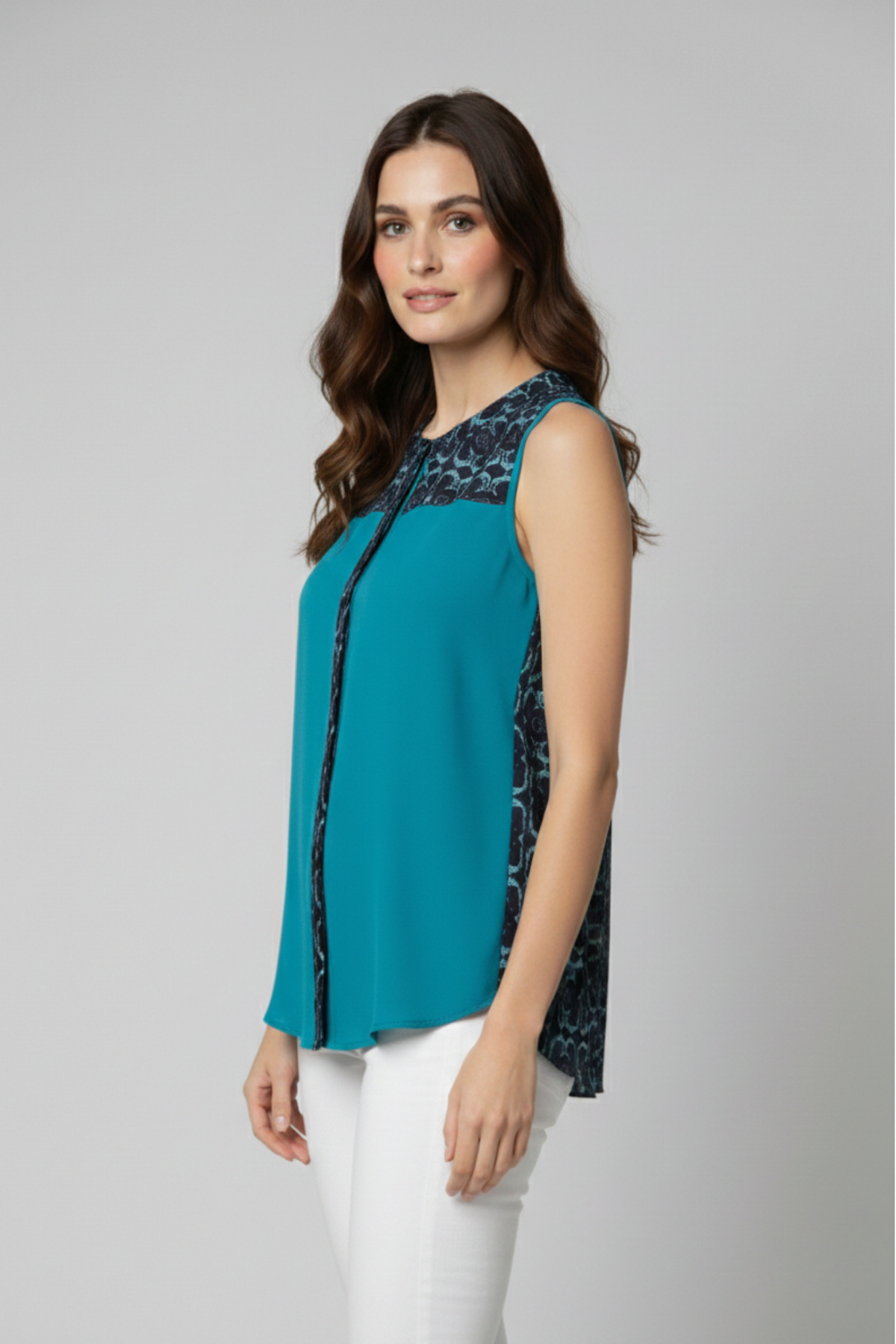 Top Marcia turquesa sin mangas con panel estampado en hombros y laterales | Claudia Bertolero