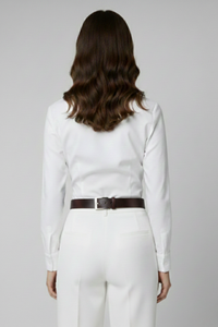 Vista posterior del cinturón Carona marrón de Claudia Bertolero con hebilla de ajuste | Claudia Bertolero