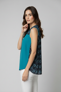 Top Marcia turquesa sin mangas con estampado en espalda y laterales vista lateral | Claudia Bertolero