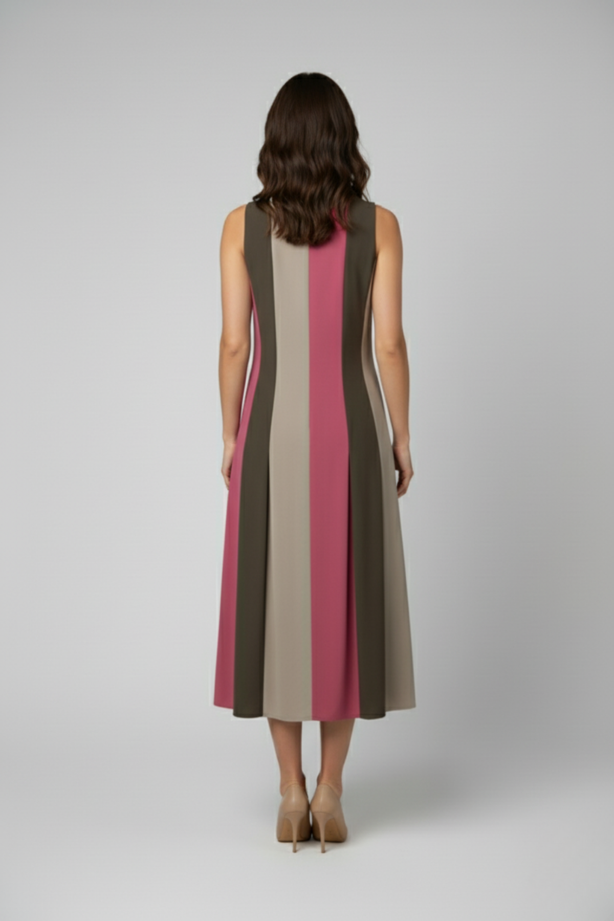 Vestido Sandra midi de popelina con diseño de franjas verticales en tonos moka y rosado vista trasera | Claudia Bertolero