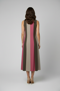 Vestido Sandra midi de popelina con diseño de franjas verticales en tonos moka y rosado vista trasera | Claudia Bertolero