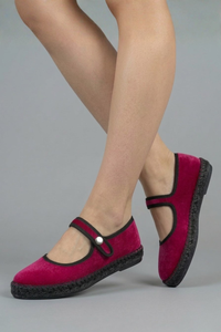 Zapatos Geppetto de terciopelo fucsia con doble broche | Claudia Bertolero