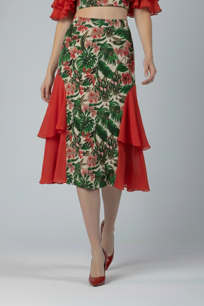 Falda Catalina midi en drill con estampado floral tropical en tonos verdes y rojos, con bobos de gasa roja en los laterales | Claudia Bertolero