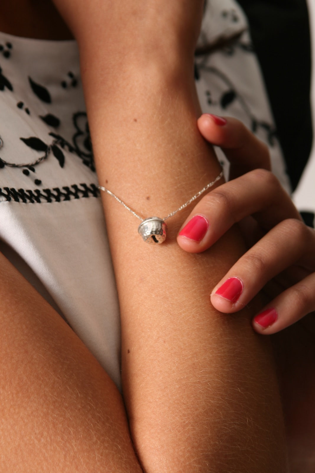 Brazalete Cascabel en Plata 950 - Elegancia en Movimiento