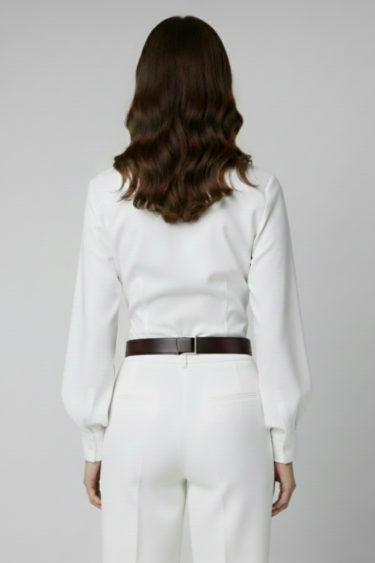 Vista posterior del cinturón Tapaojo marrón de Claudia Bertolero con hebilla para regular el tamaño | Claudia Bertolero