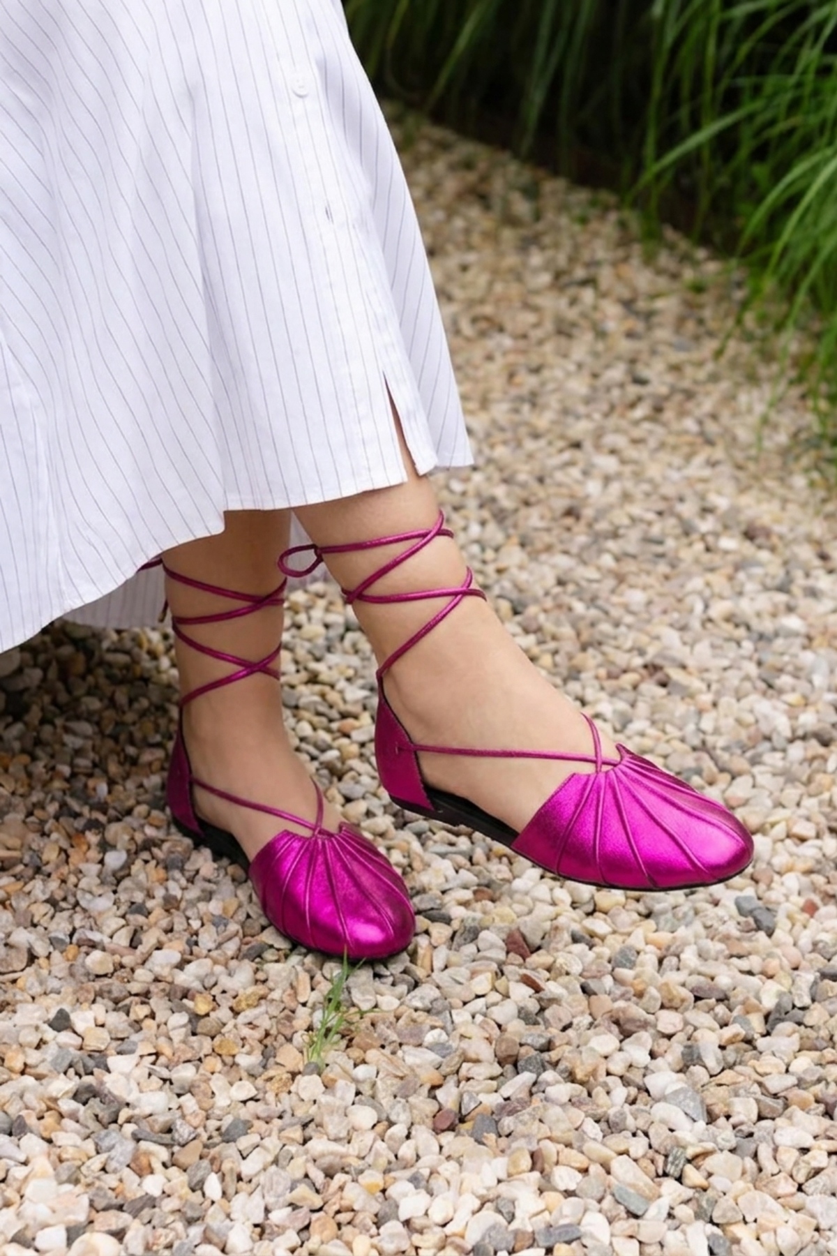 Ballerinas rojas de cuero laminado con diseño tipo bailarina fucsia | Claudia Bertolero