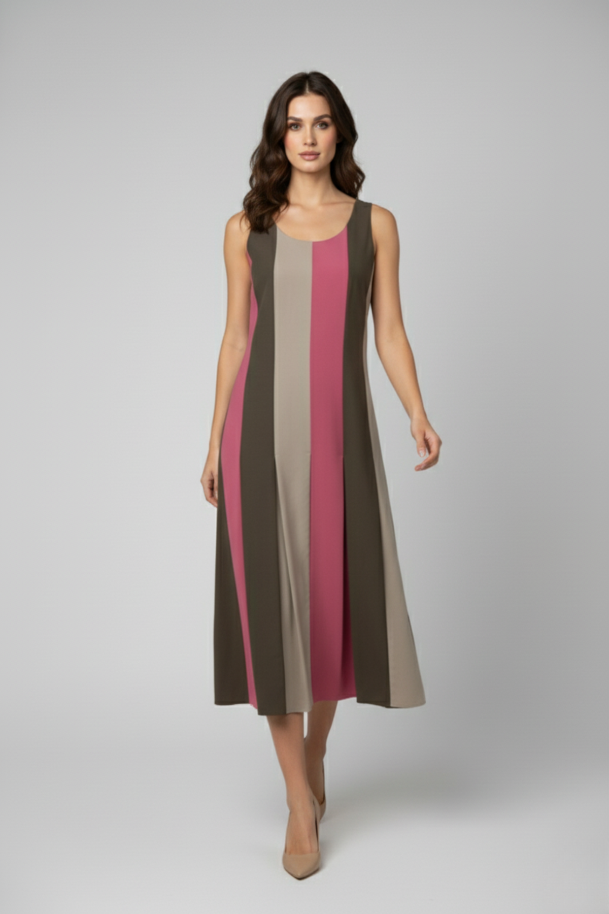 Vestido Sandra midi sin mangas en popelina con franjas verticales moka, crema y rosado | Claudia Bertolero