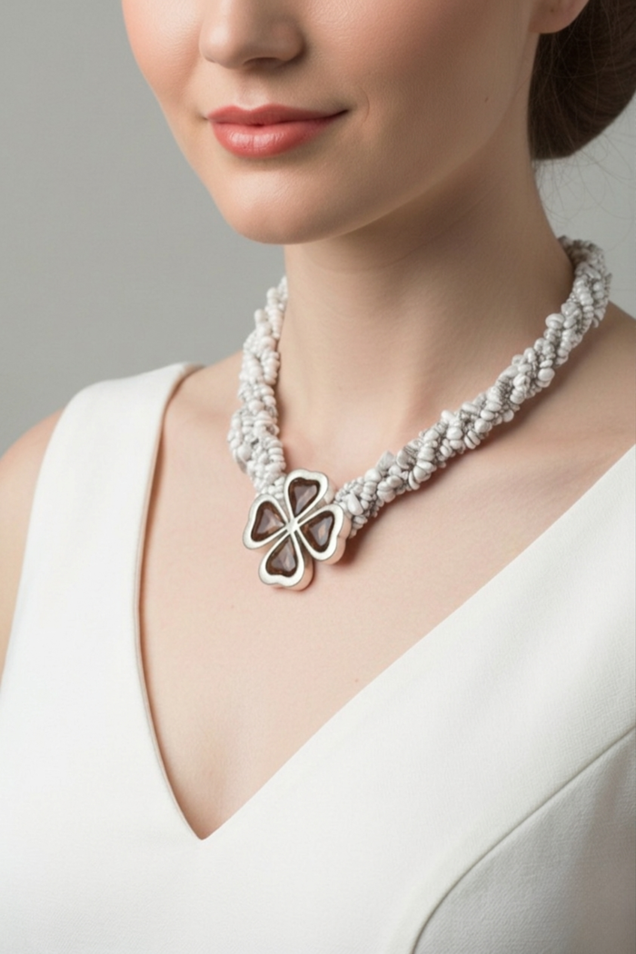 Collar trébol de plata 950 con piedras naturales y dije desmontable elegante | Claudia Bertolero