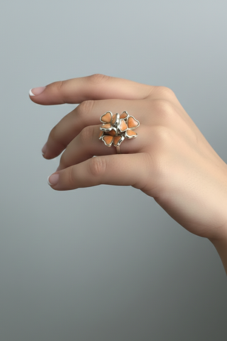 Anillo trébol de plata 950 con cuatro gemas brillantes y diseño delicado artesanal | Claudia Bertolero