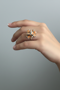 Anillo trébol de plata 950 con cuatro gemas brillantes y diseño delicado artesanal | Claudia Bertolero