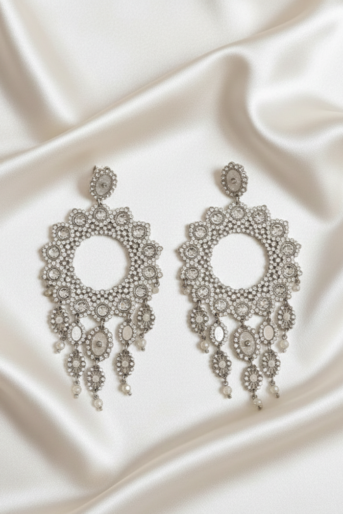 Pendientes La Griffe plateados con filigrana detallada y colgantes ornamentales | Claudia Bertolero